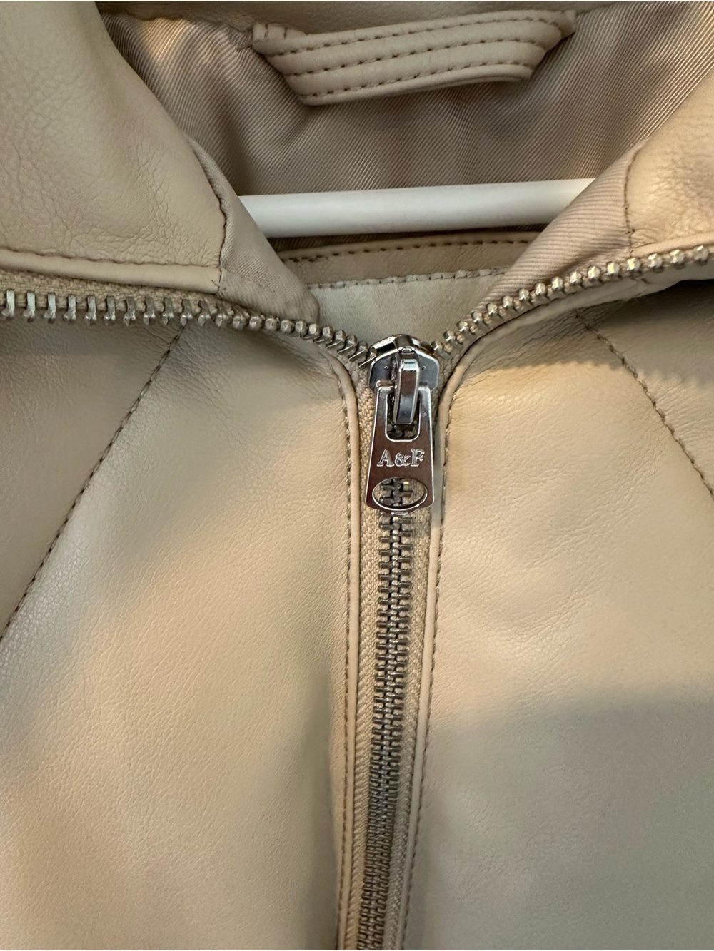Abercrombie & Fitch Quilted Puffer Jacket in Beige - Picture 4 of 5